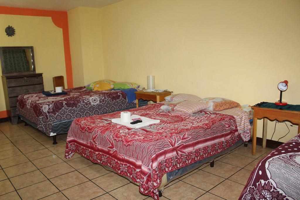 Hotel Kasa Kamelot Quetzaltenango Exteriör bild