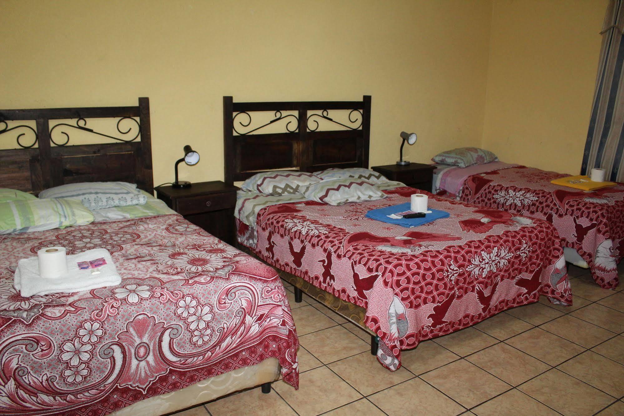 Hotel Kasa Kamelot Quetzaltenango Exteriör bild