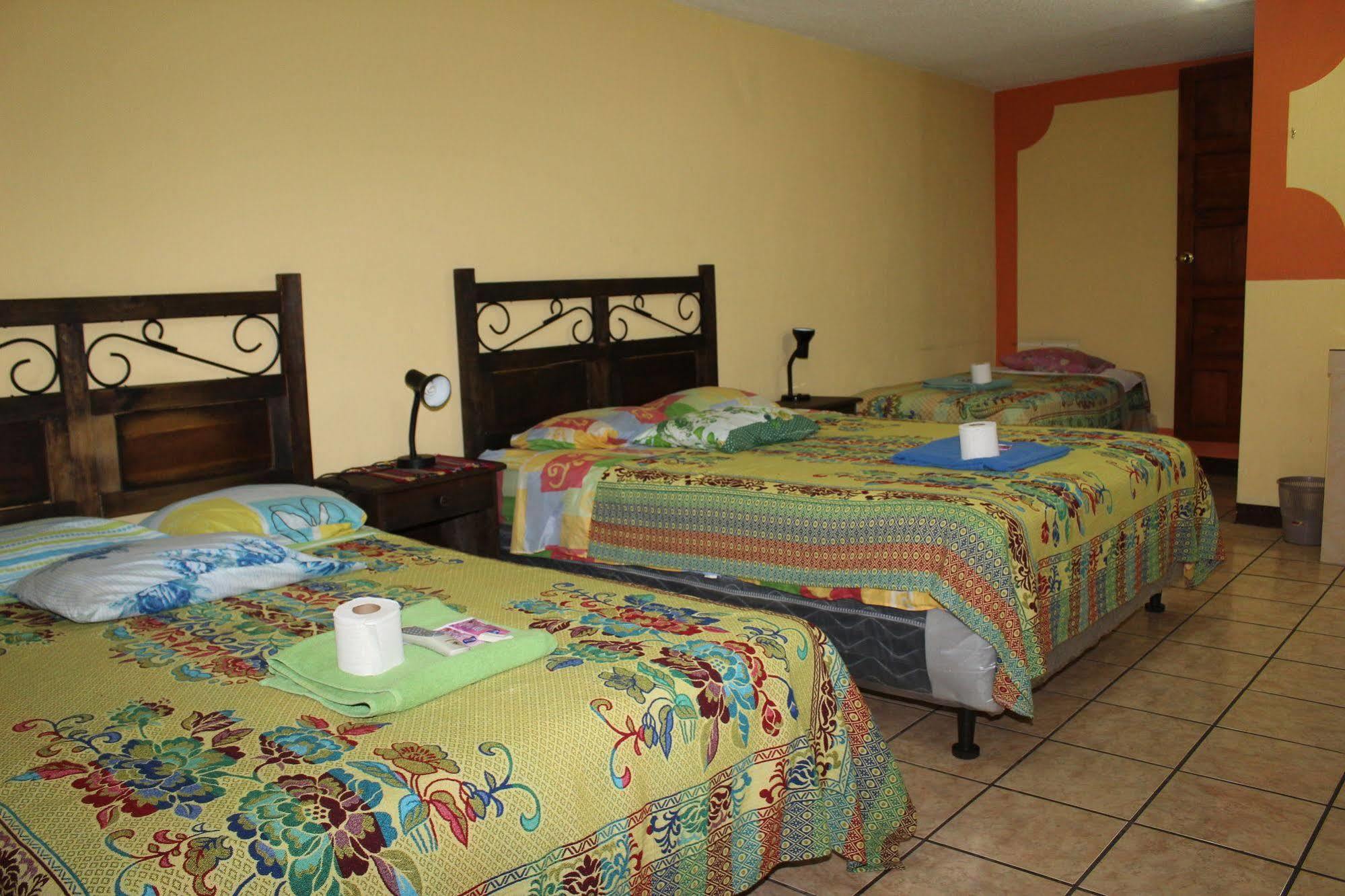 Hotel Kasa Kamelot Quetzaltenango Exteriör bild