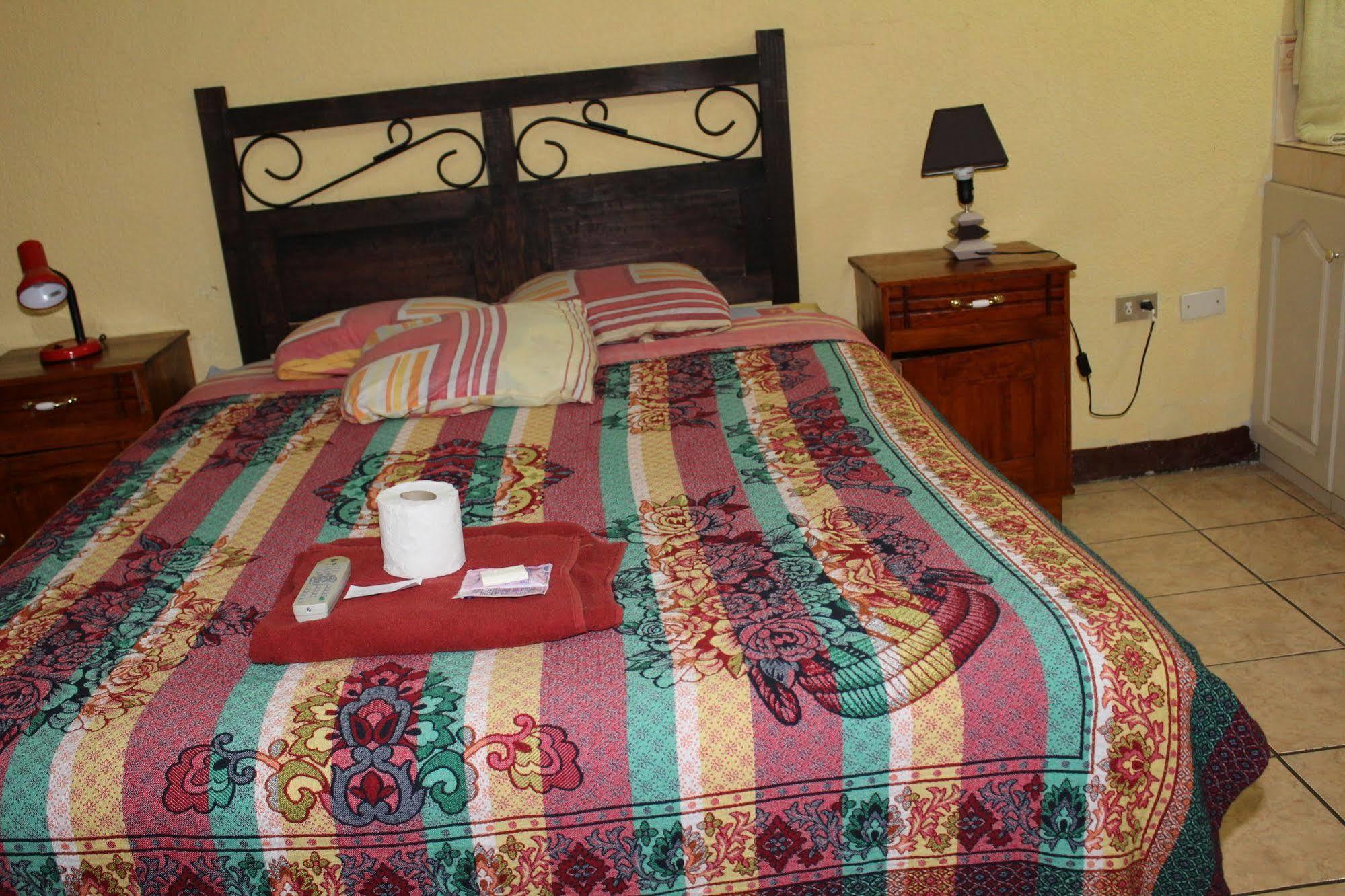 Hotel Kasa Kamelot Quetzaltenango Exteriör bild