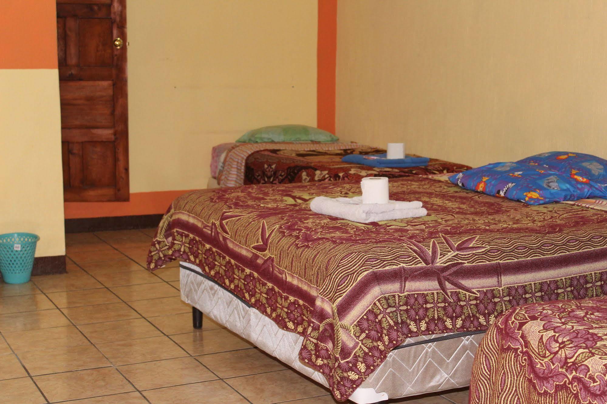 Hotel Kasa Kamelot Quetzaltenango Exteriör bild