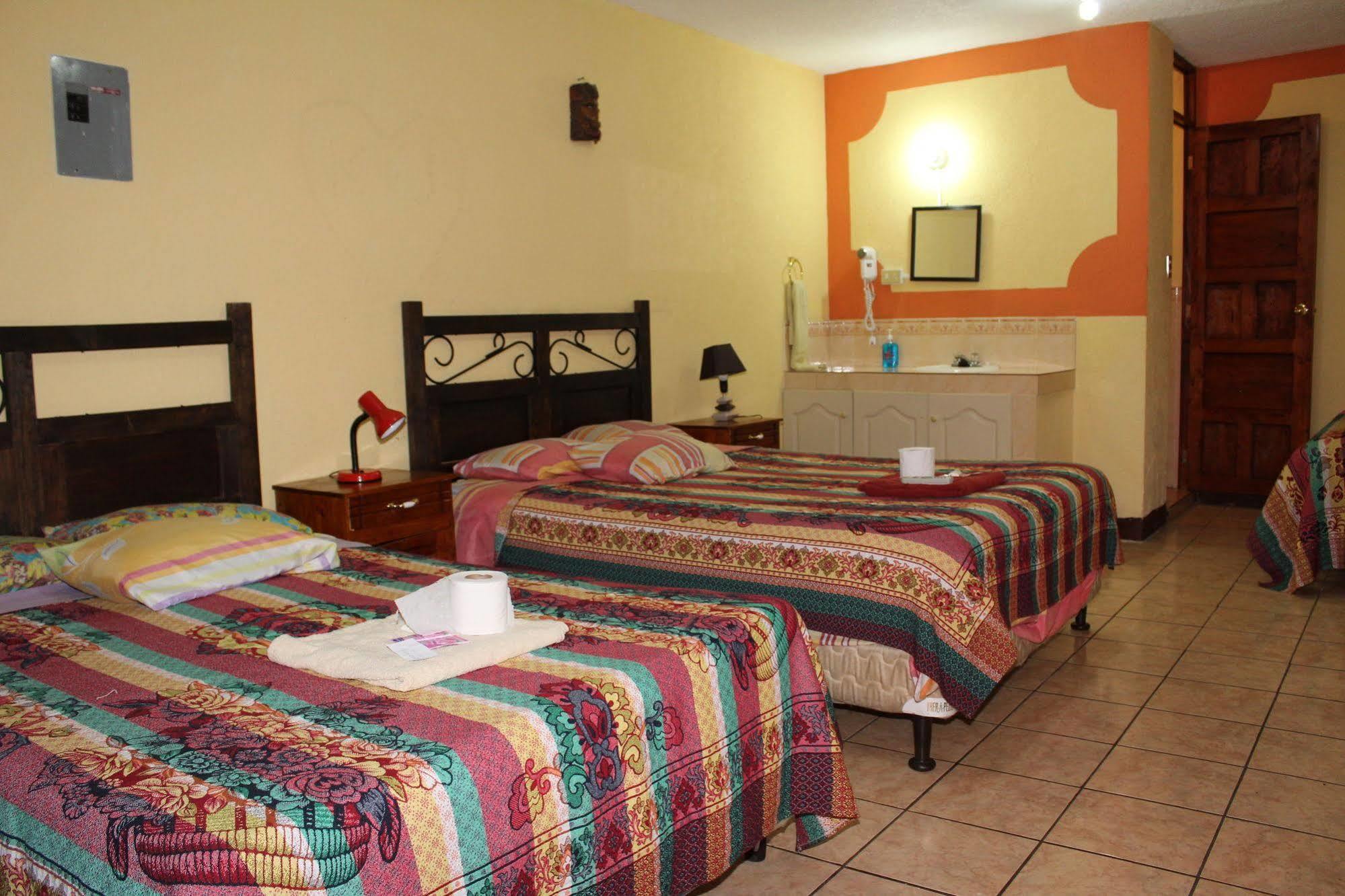 Hotel Kasa Kamelot Quetzaltenango Exteriör bild