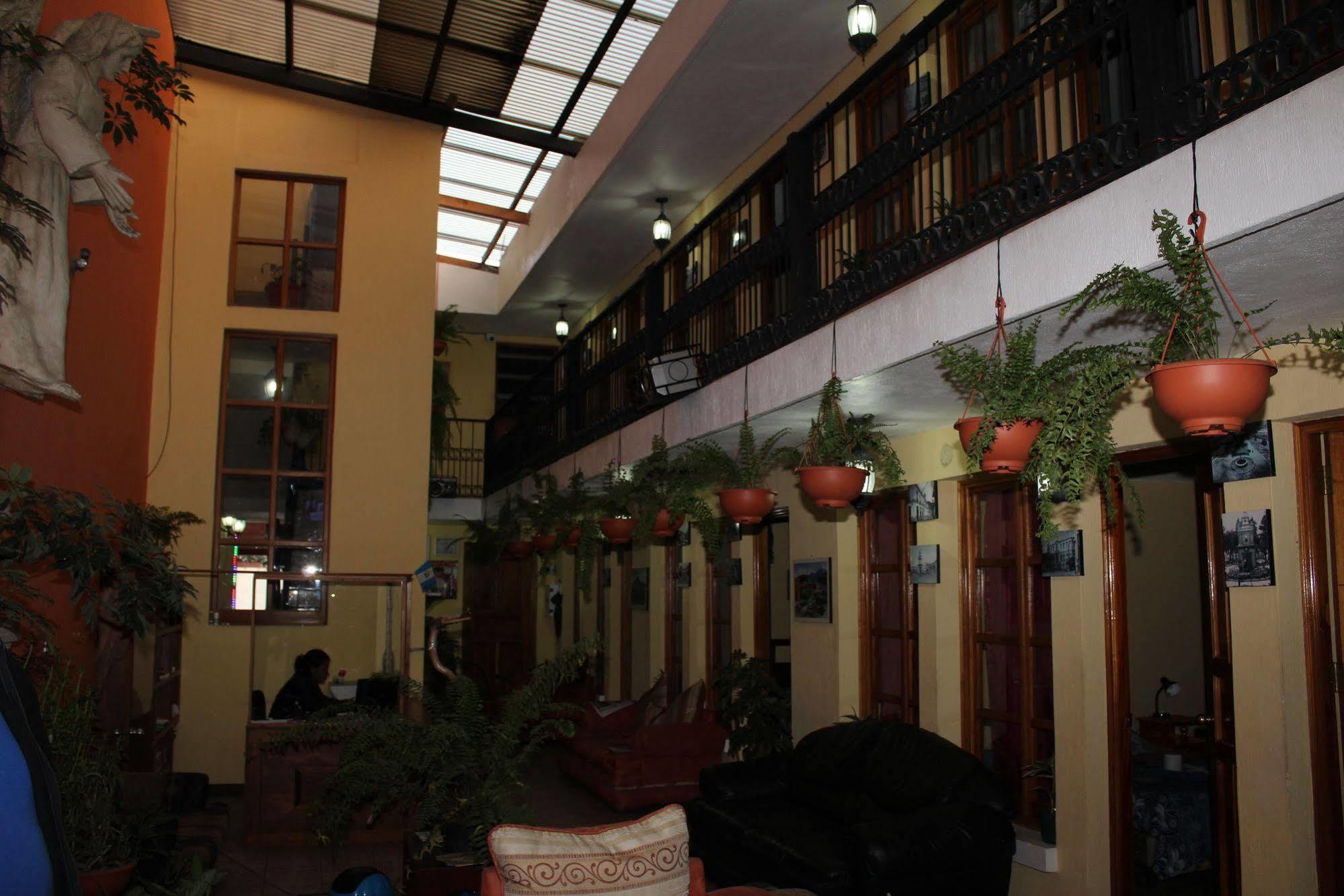 Hotel Kasa Kamelot Quetzaltenango Exteriör bild