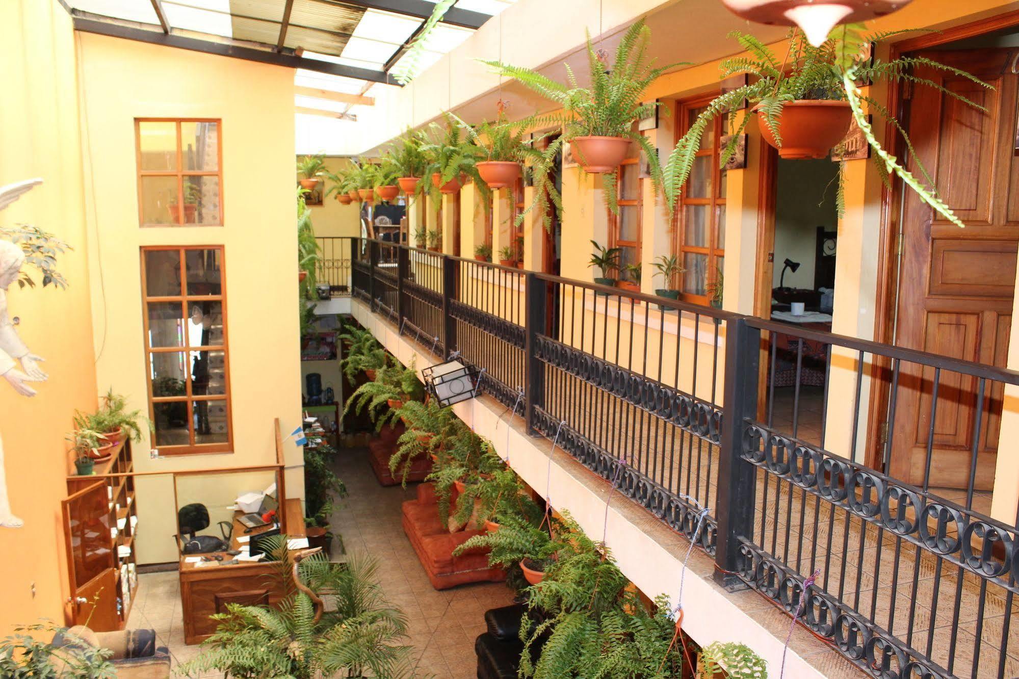 Hotel Kasa Kamelot Quetzaltenango Exteriör bild