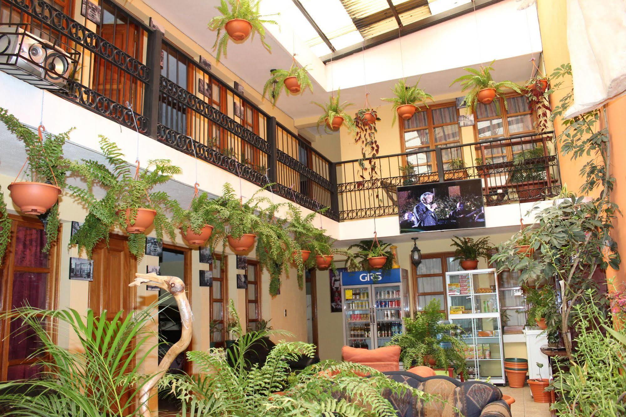 Hotel Kasa Kamelot Quetzaltenango Exteriör bild